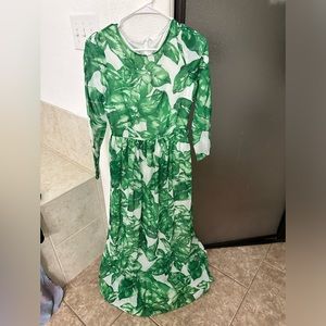 Green floral Flowy dress size small maxi